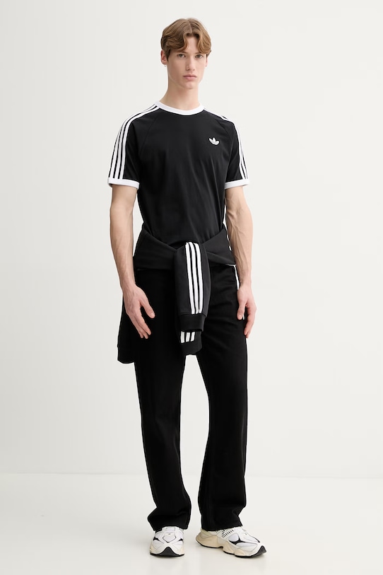 Bavlnené tričko adidas Originals KE3538 čierna SS26