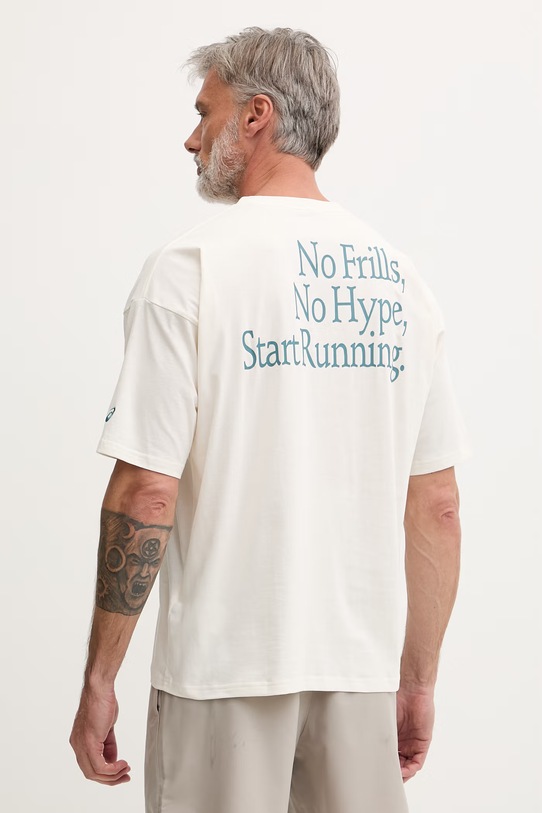 Asics T-shirt do biegania męski z bawełną RUNNER MESSAGE beżowy 2031F321