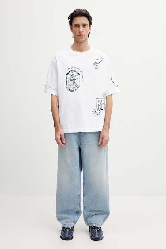 Maison Kitsuné pánske oversize bavlnené tričko Art Nouveau Stamps QM00107KJ0119 biela
