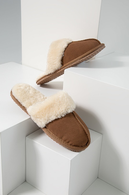 Answear Lab kapcie zamszowe brązowy ADYM.22014.2.DB