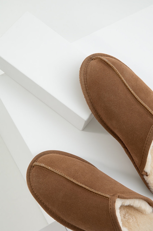 Answear Lab kapcie zamszowe ADZ.22016.DB brązowy WA22