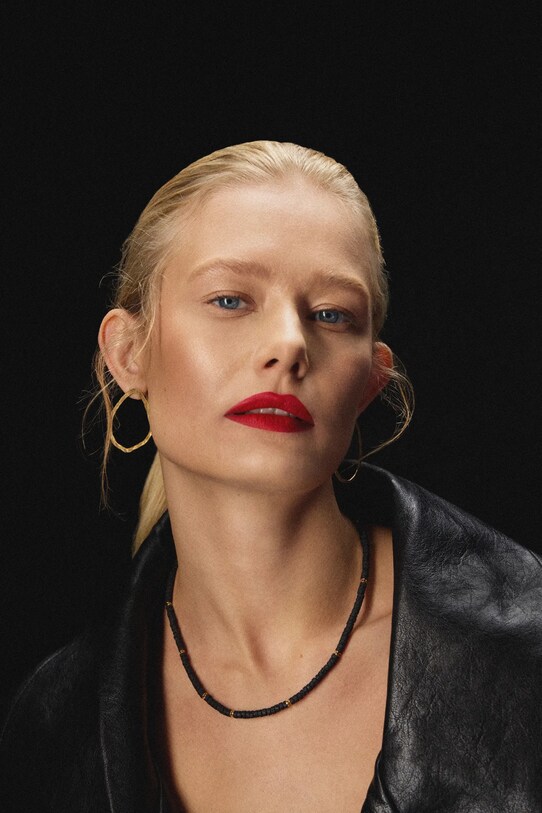 Answear.LAB naszyjnik ręcznie wykonany, pozłacany z lawą wulkaniczną srebro czarny WA24.AKD00B