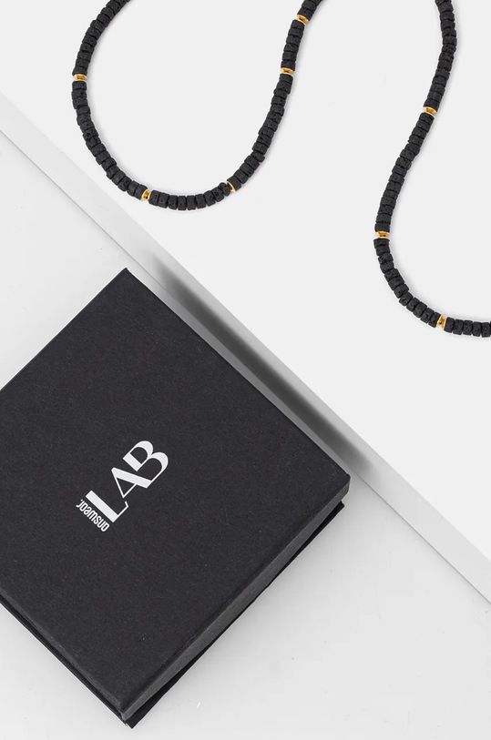 Akcesoria Answear.LAB naszyjnik ręcznie wykonany, pozłacany z lawą wulkaniczną WA24.AKD00B czarny