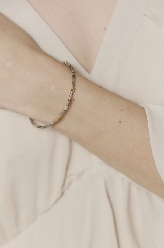 Ručně vyrobený pozlacený náramek s avanturínem Answear.LAB WA24.AKD00F