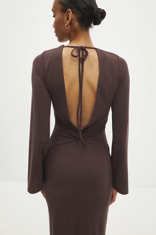 Answear.LAB sukienka brązowy WA24.SUD005