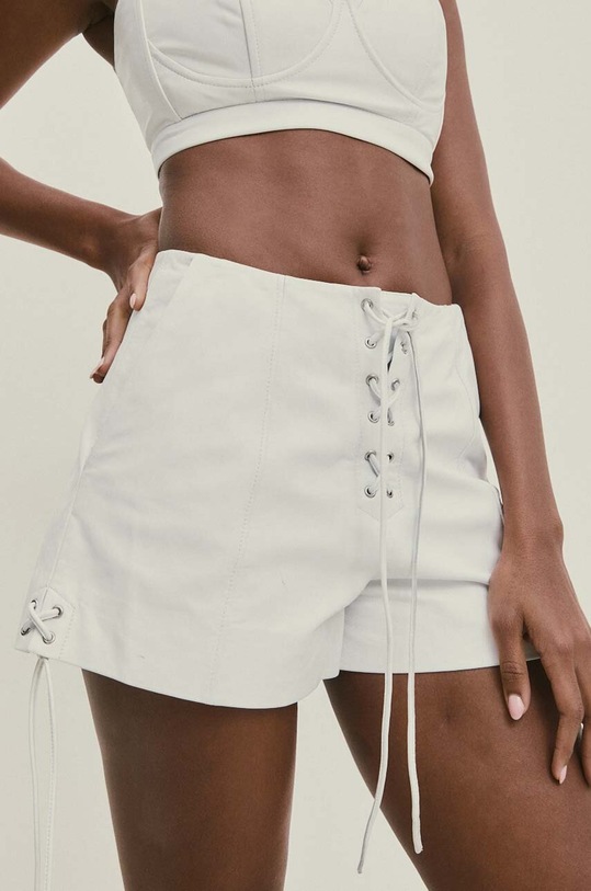 Answear Lab pantaloni scurti de piele WA24.SZD001 alb