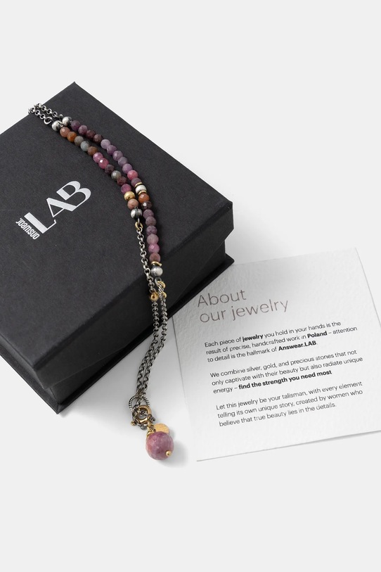 Akcesoria Answear.LAB naszyjnik z rubinem i turmalinem, ręcznie wykonany ze srebra pokrytego złotem WA25-ASD014 fioletowy