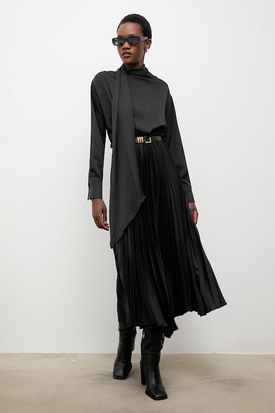 Answear.LAB sukienka rozkloszowany czarny ST.2124.TOS