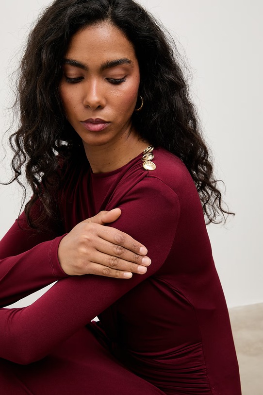 Answear.LAB sukienka WA25-SUD247 bordowy