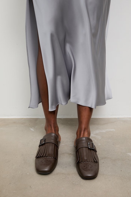 Answear.LAB σαγιονάρες με καλυμμένα τα δάχτυλά του γυναικείες δερμάτινες καφέ 927014.bjk