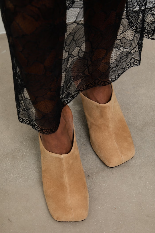 Answear.LAB σαγιονάρες με καλυμμένα τα δάχτυλά του Γυναικεία σουέτ 761019.bjk