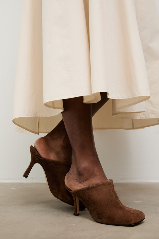 Answear.LAB σαγιονάρες με καλυμμένα τα δάχτυλά του Γυναικεία σουέτ καφέ 761019.bjk