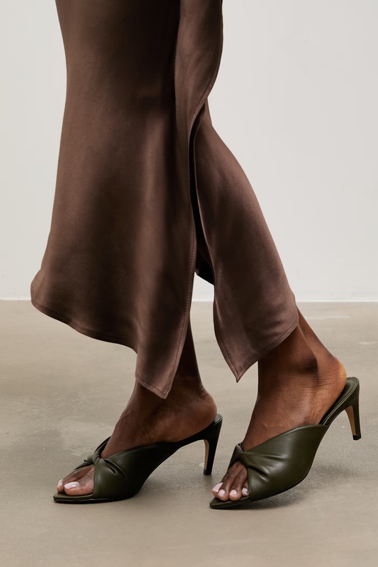 Answear.LAB Σαγιονάρες σε μια καρφίτσα γυναικείες δερμάτινες πράσινο 987003.bjk