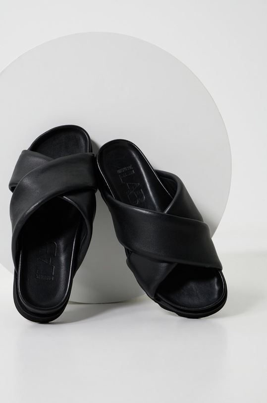 Answear Lab slapi de piele piele negru 74061.AJ