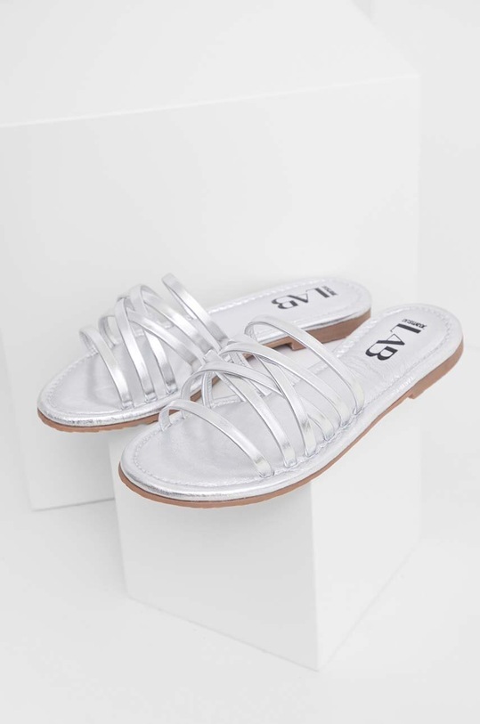 Answear Lab klapki skórzane płaski srebrny DE4168.1.DB