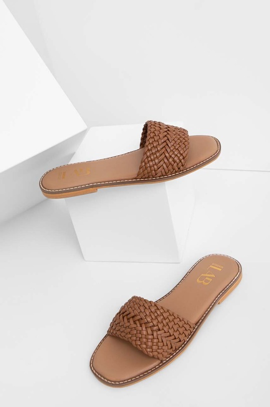 Answear Lab klapki skórzane płaski brązowy SC6669.2.AT