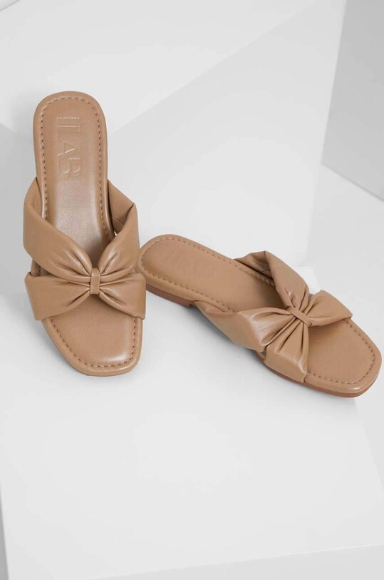 Answear Lab slapi de piele piele bej FLAT.02.DB