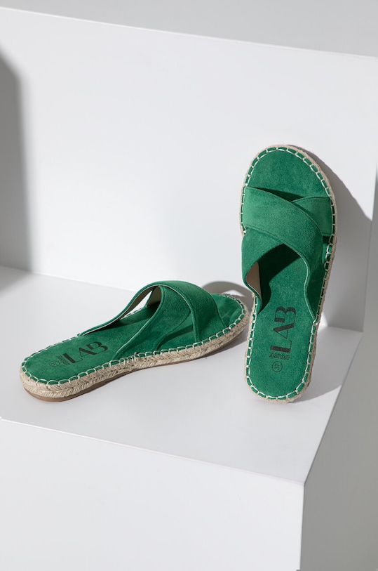 Answear Lab klapki X kolekcja limitowana BE SHERO tekstylny zielony TXE.004.2