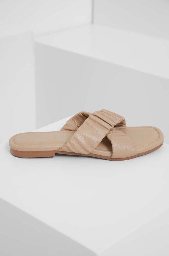 Answear Lab slapi de piele FLAT03.2 bej WS23
