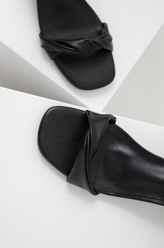 Answear Lab sandały czarny VTS22030.2.AT