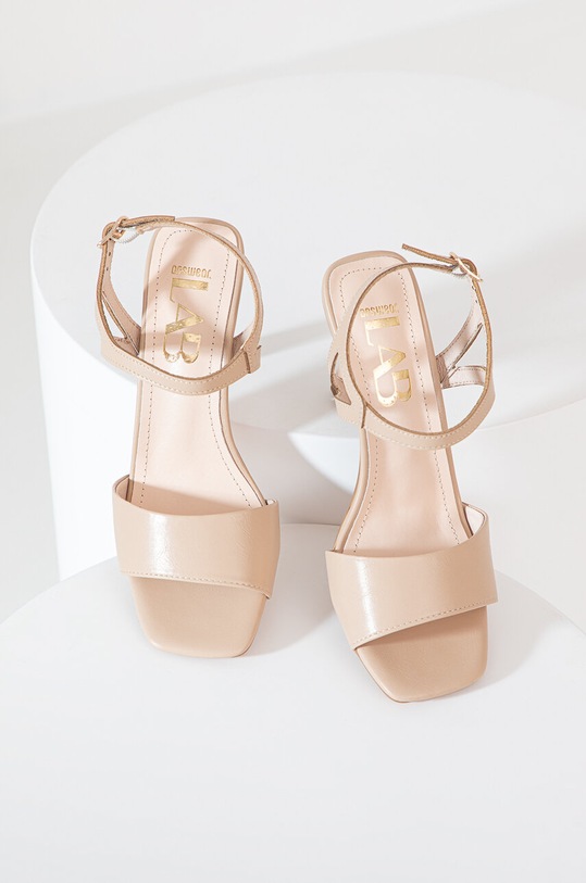 Obuwie Answear Lab sandały SK902.2.DB brązowy