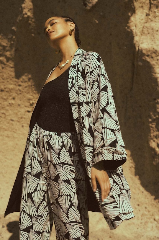 Двостороння накидка Answear.LAB з підкладкою чорний WS24.KZD008