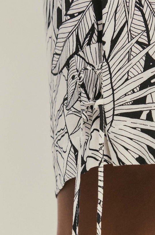 Answear Lab pantaloni scurți cu in alb WS24.SZD120