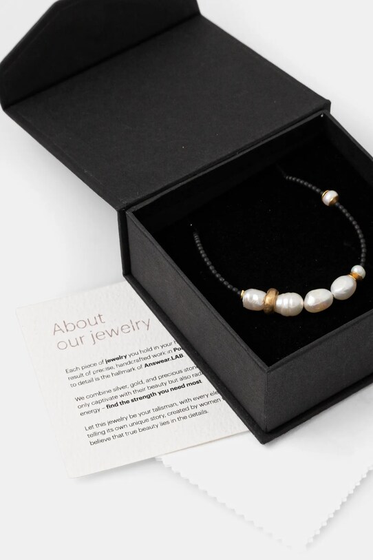 Ručně vyrobený náhrdelník z pozlaceného stříbra s kultivovanou perlou a hematitem Answear.LAB černá WS25.AKD005
