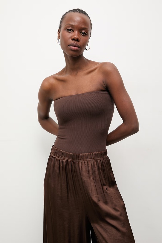 Answear.LAB top damski bawełniany z elastanem brązowy WS26-BKD026