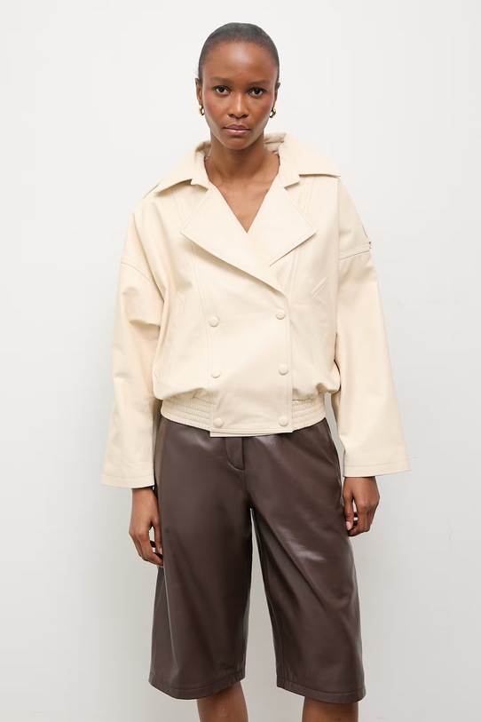 Answear.LAB kurtka damska skórzana CHARLOTTE z kolekcji Unscripted beżowy WS26-KUD012