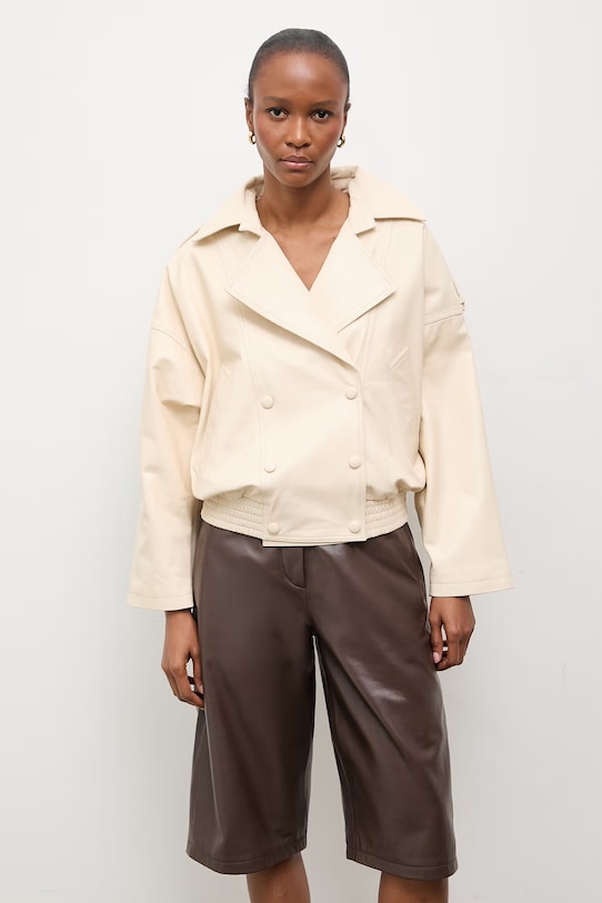 Answear.LAB kurtka damska skórzana CHARLOTTE z kolekcji Unscripted beżowy WS26-KUD012