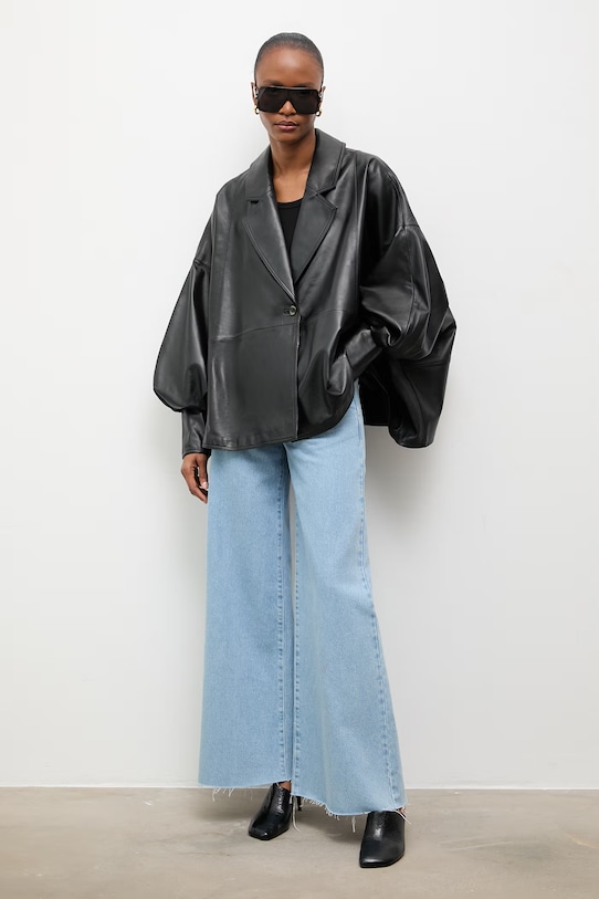 Answear.LAB kurtka oversize damska skórzana z kolekcji Unscripted WS26-KUD024 czarny WS26