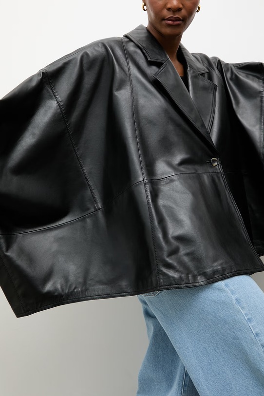 Answear.LAB kurtka oversize damska skórzana z kolekcji Unscripted czarny WS26-KUD024