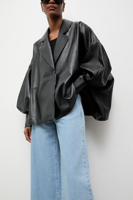 Answear.LAB kurtka oversize damska skórzana z kolekcji Unscripted WS26-KUD024