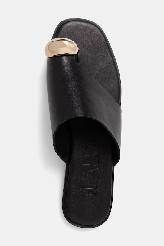 Answear.LAB klapki na płaskim obcasie damskie skórzane czarny WS26-OBD049