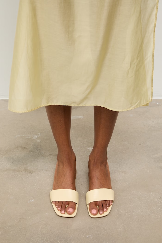 Answear.LAB női bőr papucs bézs WS26-OBD060