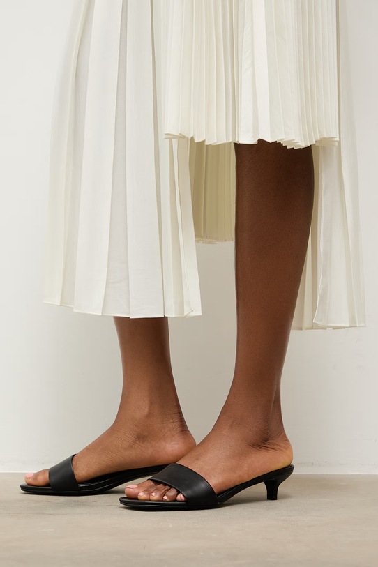 Answear.LAB női bőr Papucs WS26-OBD060