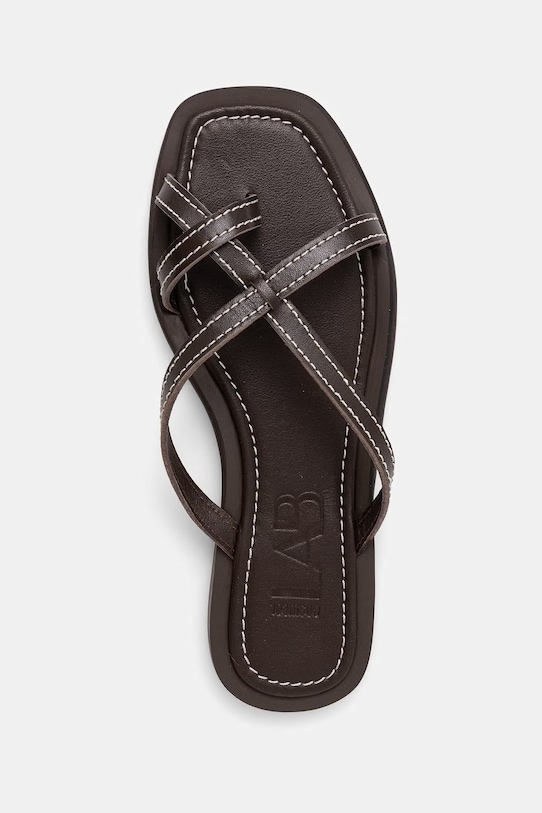 Answear.LAB japonki na płaskim obcasie damskie skórzane WS26-OBD078 brązowy