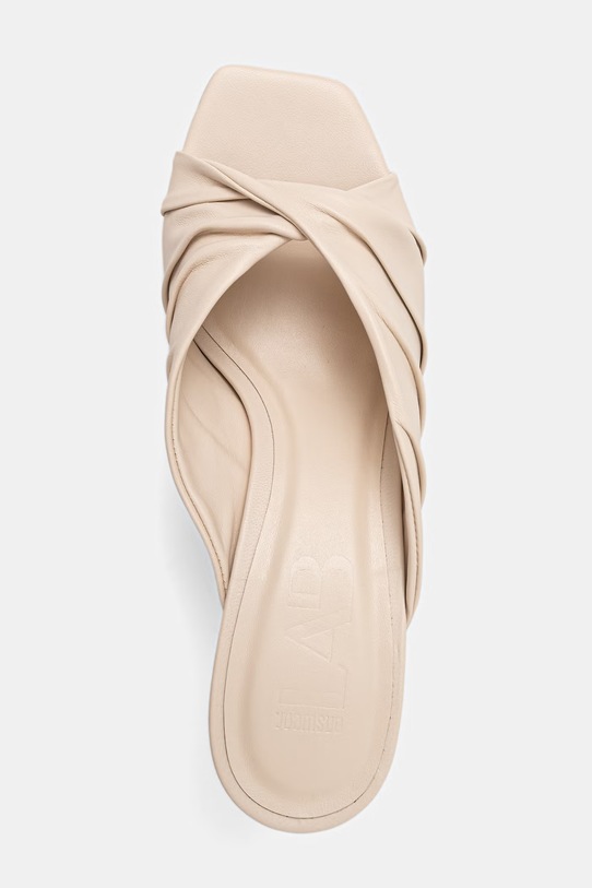 Answear.LAB klapki na szpilce damskie skórzane WS26-OBD088 beżowy