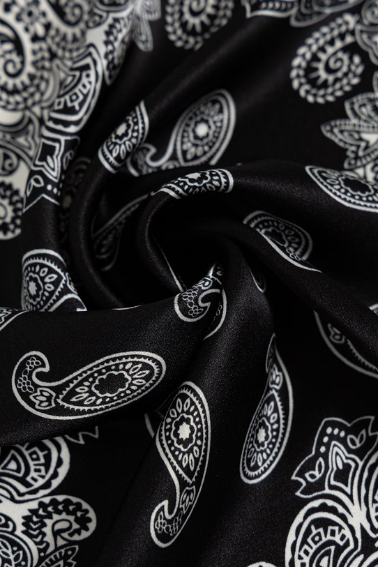 Answear.LAB chusta jedwabna z kolekcji Unscripted czarny 123.flk