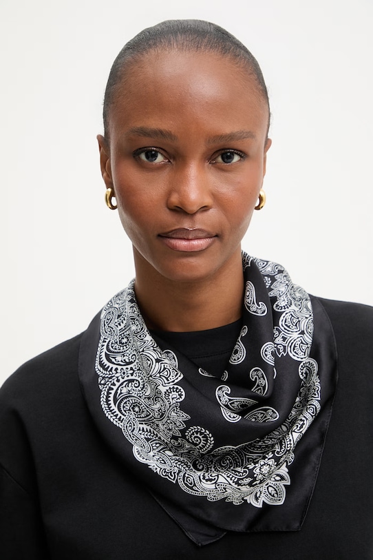 Answear.LAB chusta jedwabna z kolekcji Unscripted 123.flk czarny