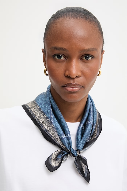 Answear.LAB apaszka jedwabna z kolekcji Unscripted 127.flk niebieski