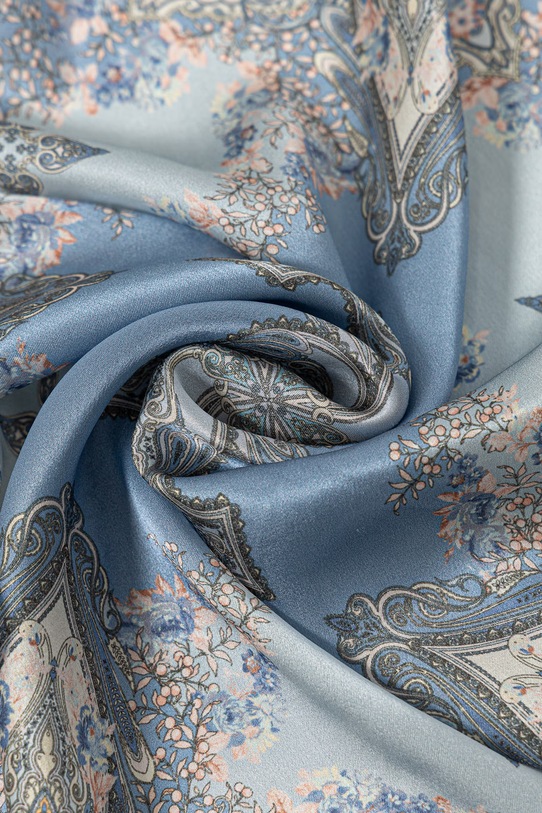 Answear.LAB chusta jedwabna z kolekcji Unscripted niebieski 133.flk