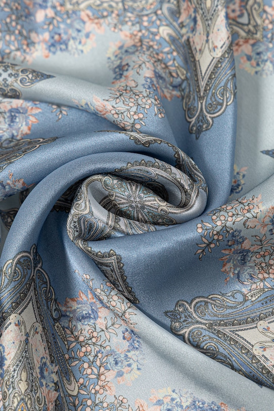 Answear.LAB chusta jedwabna z kolekcji Unscripted niebieski 133.flk