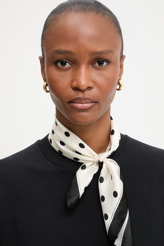 Answear.LAB chusta jedwabna z kolekcji Unscripted 135.flk biały