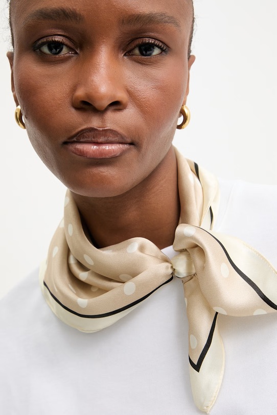 Answear.LAB chusta jedwabna z kolekcji Unscripted jedwab beżowy 136.flk