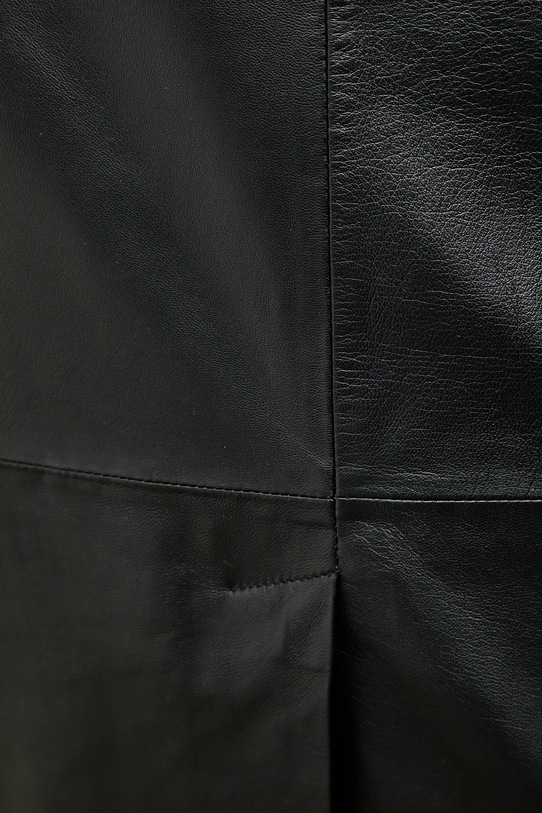 Answear.LAB spódnica z rozcięciem skórzana . czarny