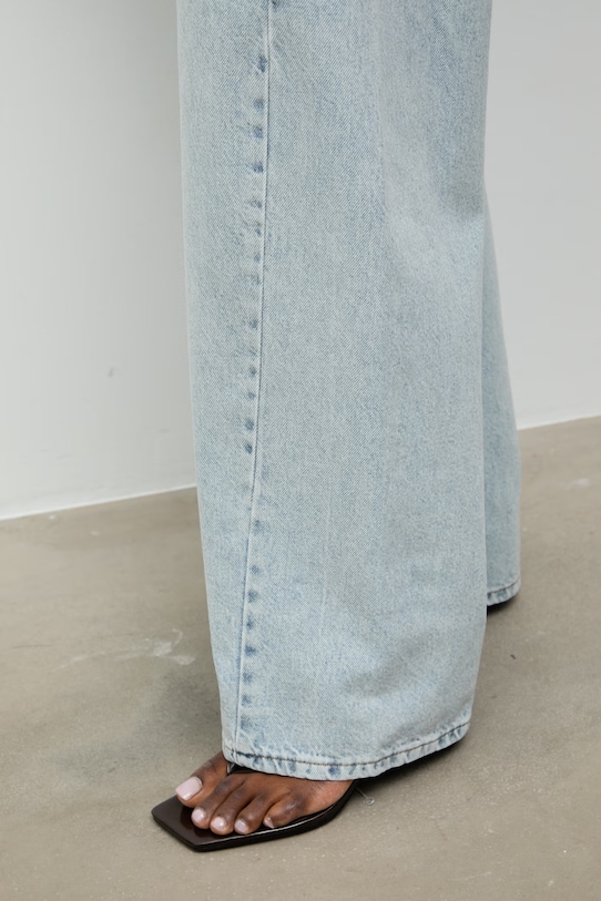 Answear.LAB jeansy boyfriend damskie niebieski 413.tok