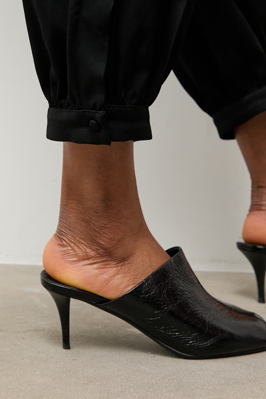 Answear.LAB spodnie damskie WS26-SPD026 czarny