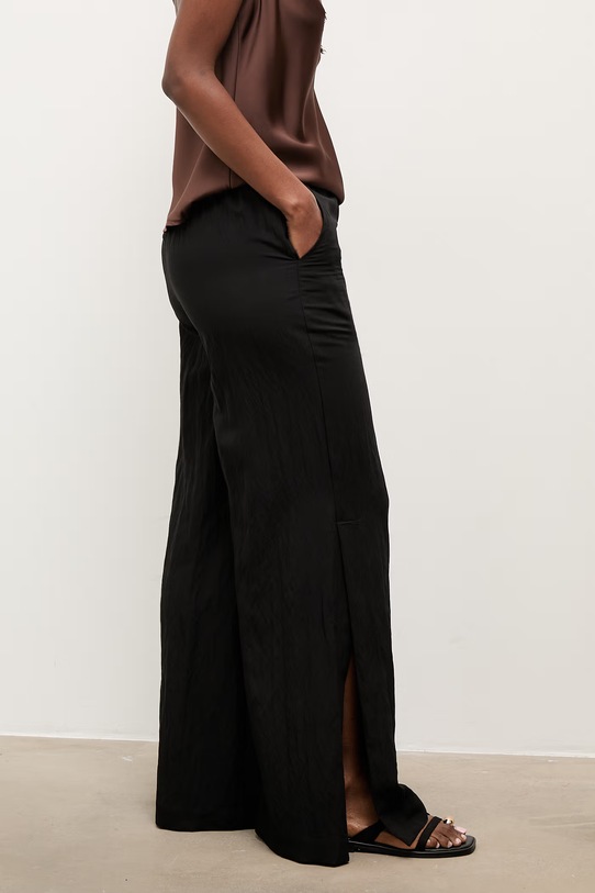 Answear.LAB spodnie damskie z wiskozą czarny WS26-SPD031